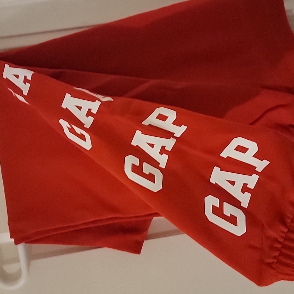 Gap - Picture 2 of 7